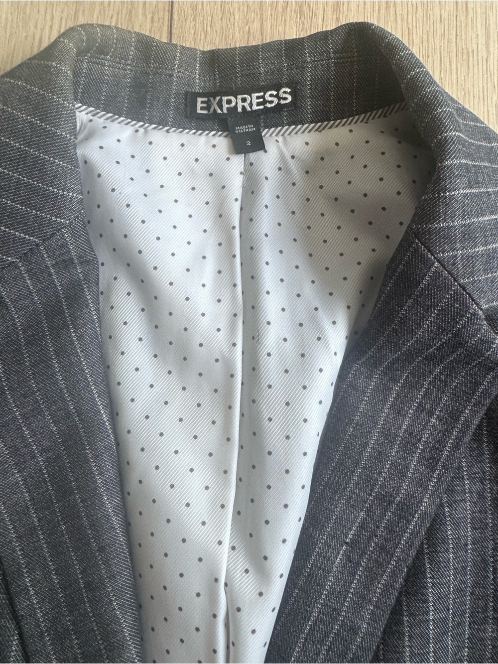 Express Women’s Gray Pinstripe Suit Blazer & Pants - Picture 5 of 7